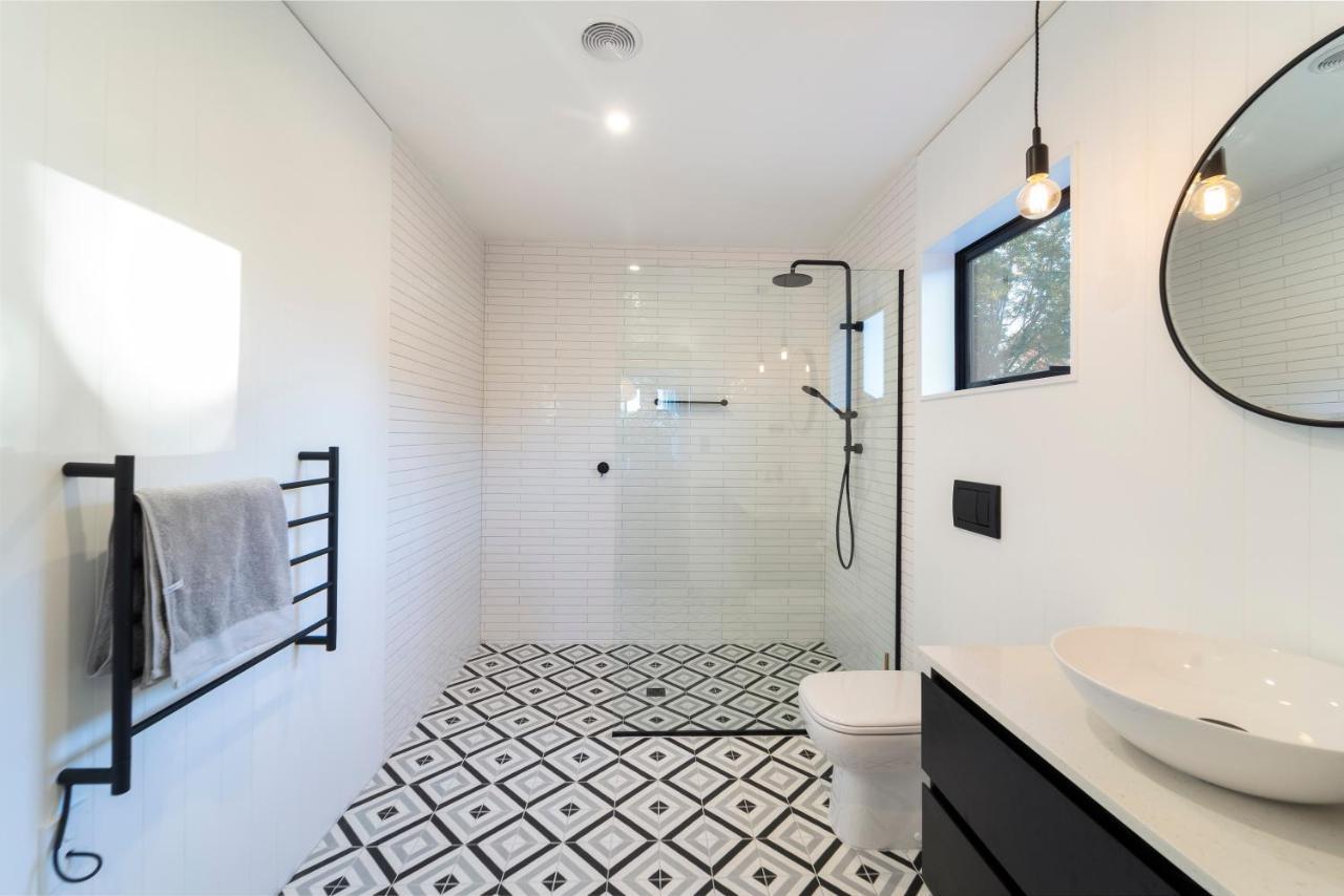 Black Barn Modern: Luxe Martinborough Escape Exterior foto
