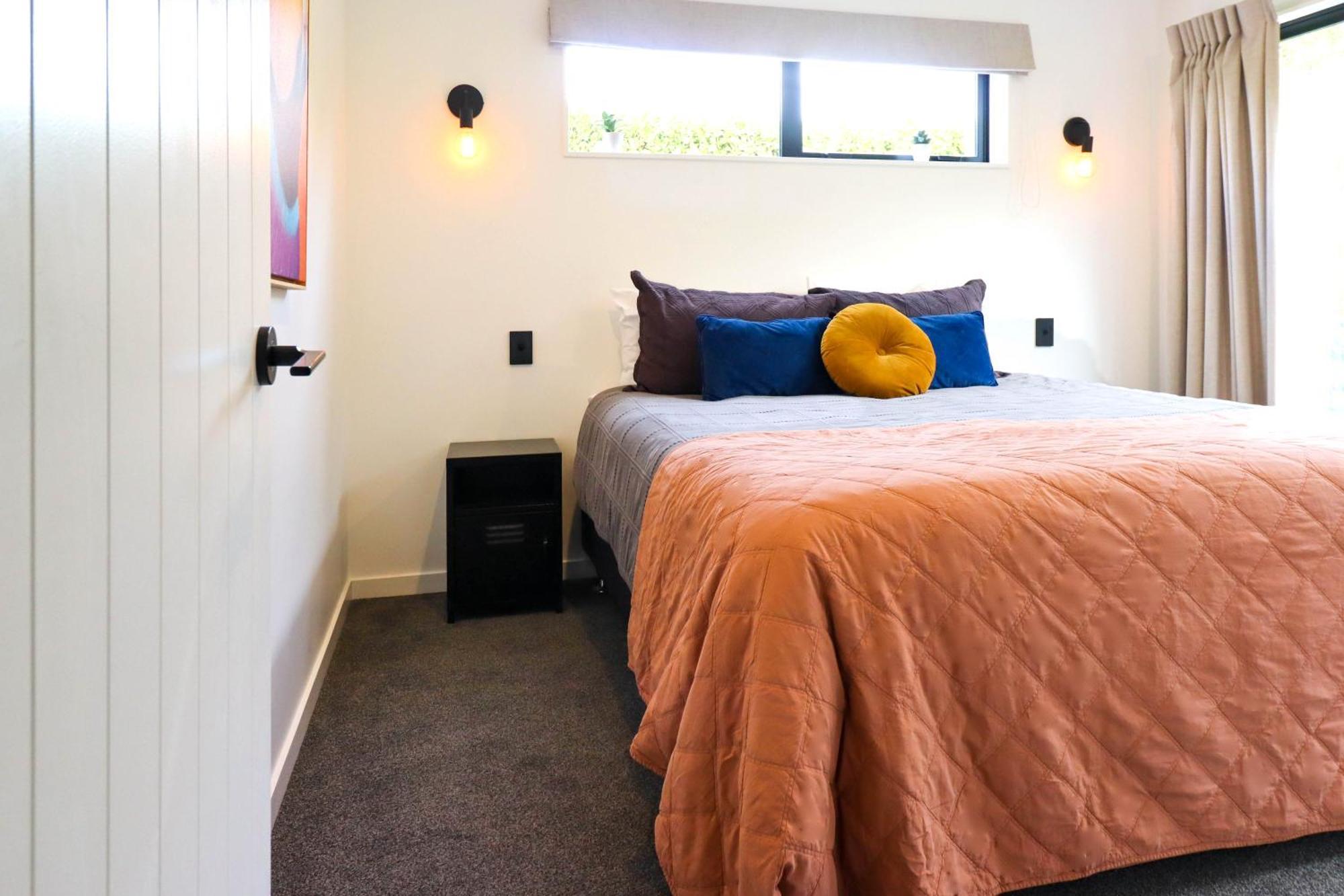 Black Barn Modern: Luxe Martinborough Escape Exterior foto